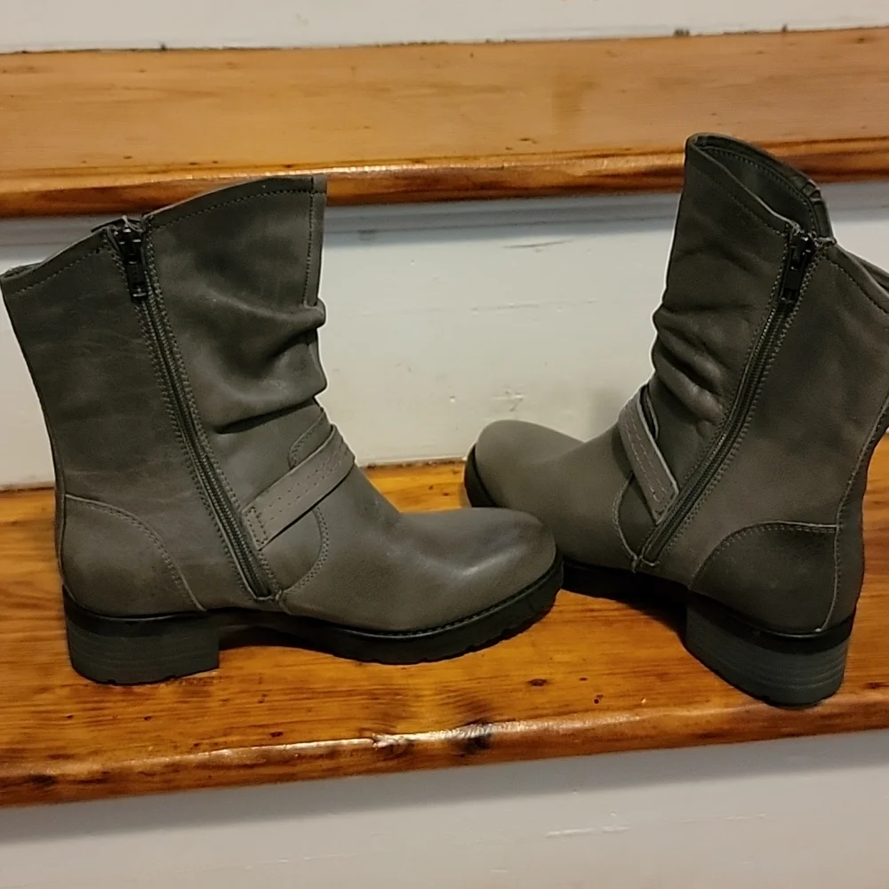 Earth Boots - Picture 3 of 5
